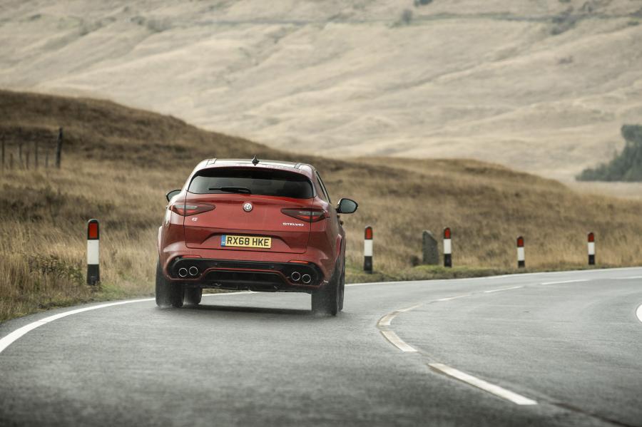  Alfa Romeo Stelvio Quadrifoglio (949) 2018 года  (UK) (фото 43 из 59)